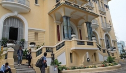 Bí ẩn dinh thự 99 cửa và lời đồn ma ám